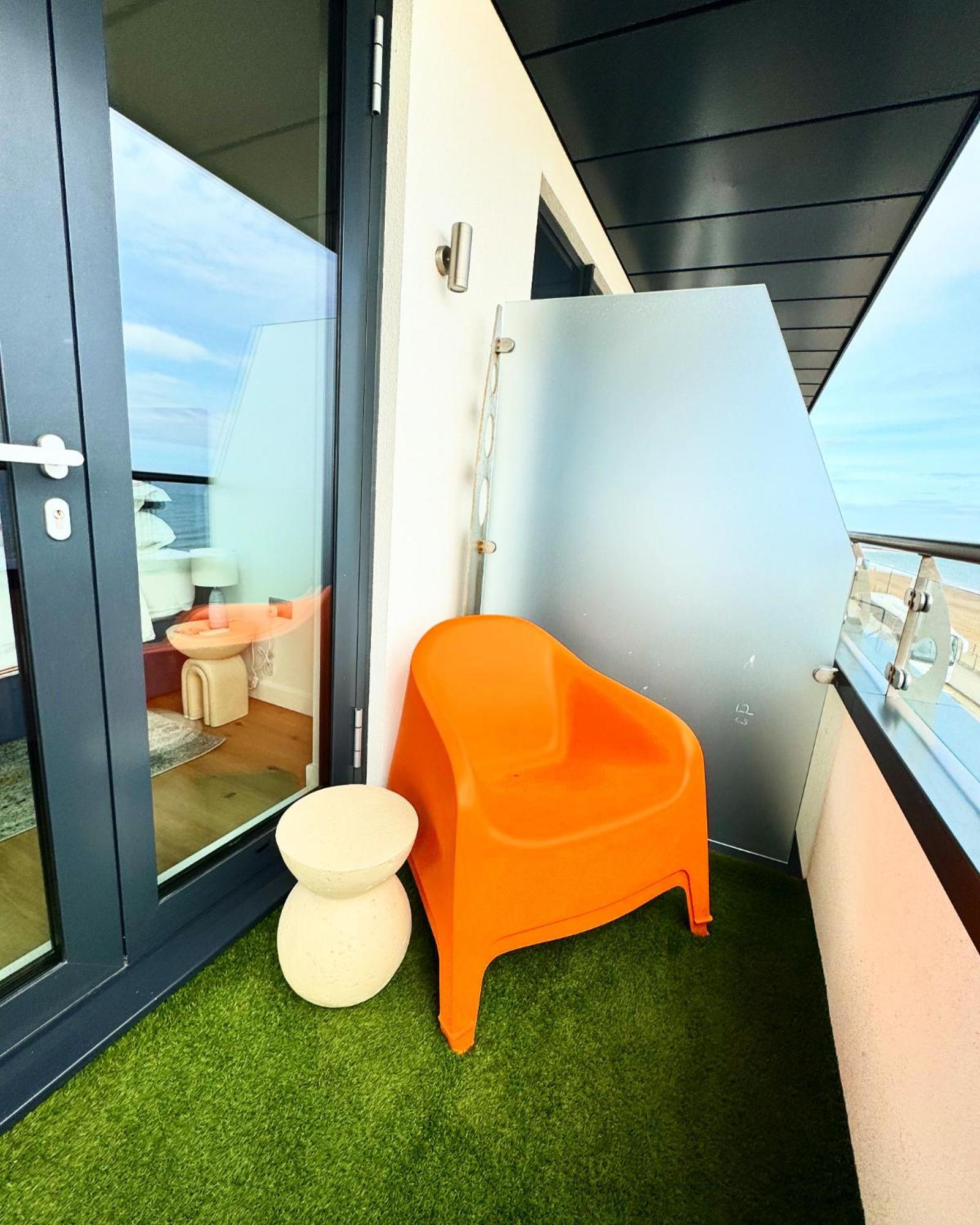 Stunning Beach Front Apartment With Sea Views, Free Parking & Balcony Ramsgate Zewnętrze zdjęcie