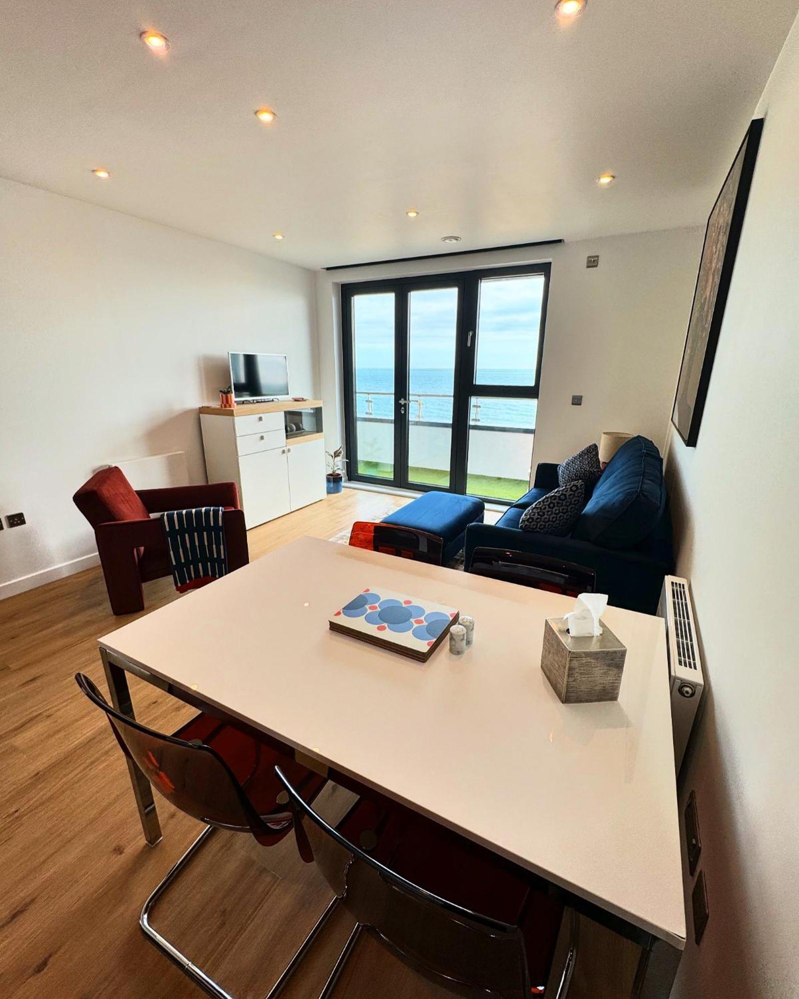 Stunning Beach Front Apartment With Sea Views, Free Parking & Balcony Ramsgate Zewnętrze zdjęcie