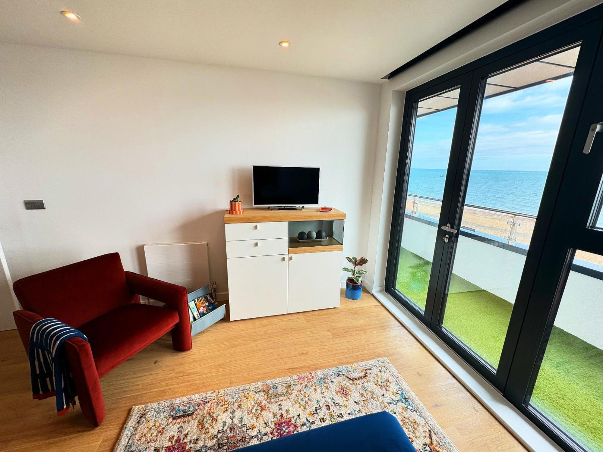 Stunning Beach Front Apartment With Sea Views, Free Parking & Balcony Ramsgate Zewnętrze zdjęcie